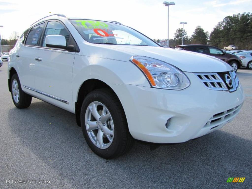 2011 Rogue SV - Pearl White / Gray photo #7