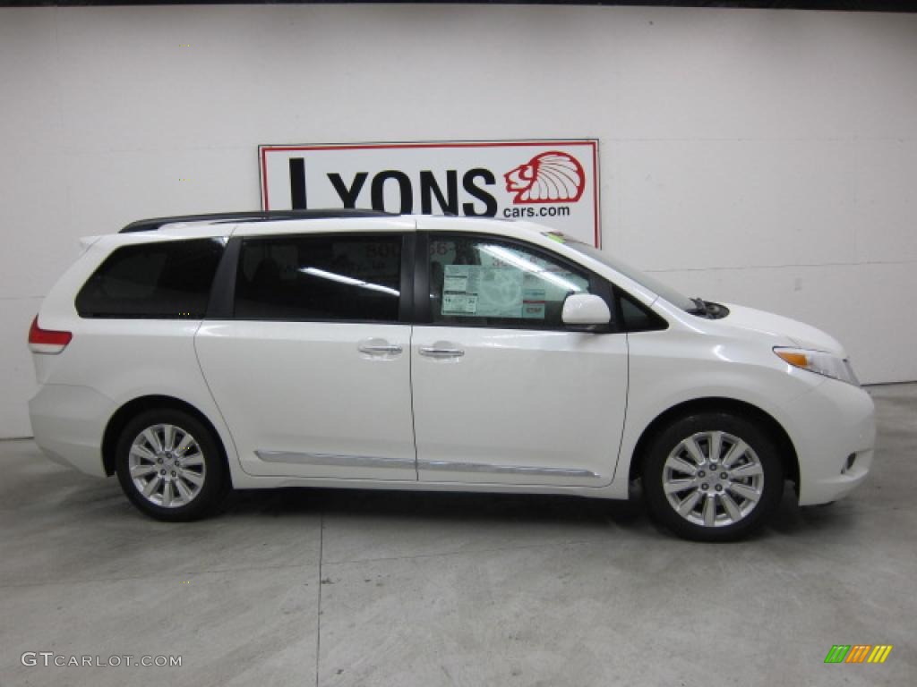 2011 Sienna Limited - Super White / Light Gray photo #4