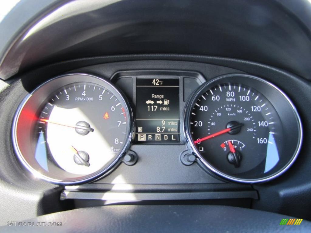 2011 Rogue SV - Pearl White / Gray photo #14