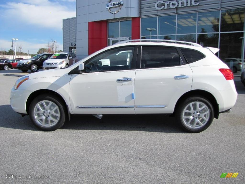 2011 Rogue SL - Pearl White / Gray photo #2