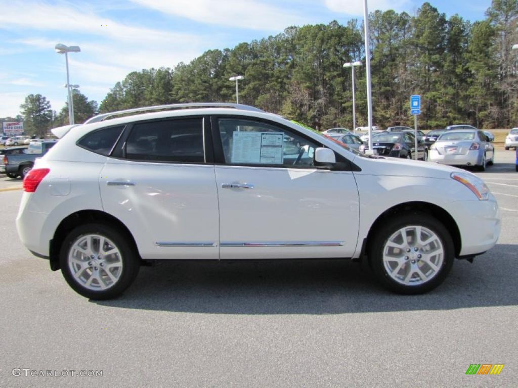 2011 Rogue SL - Pearl White / Gray photo #5