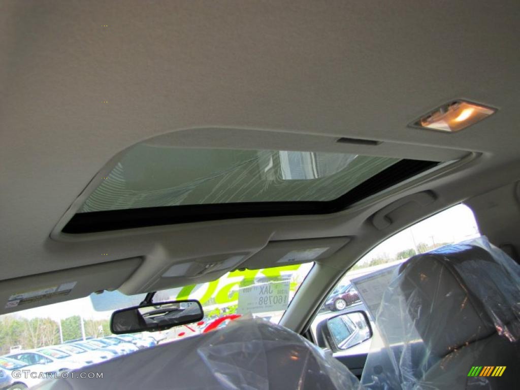 2011 Rogue SL - Pearl White / Gray photo #11