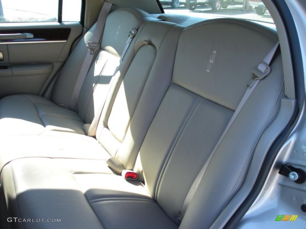 Light Camel Interior 2010 Lincoln Town Car Signature Limited Photo #41307195