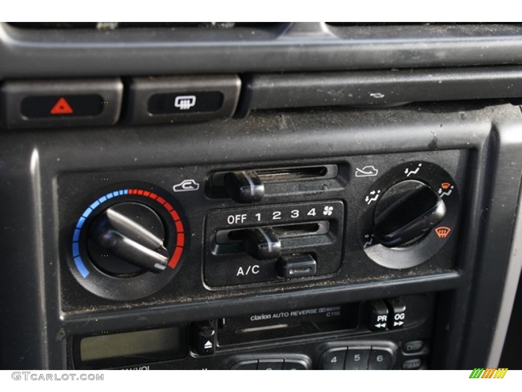 1999 Subaru Forester L Controls Photo #41313803