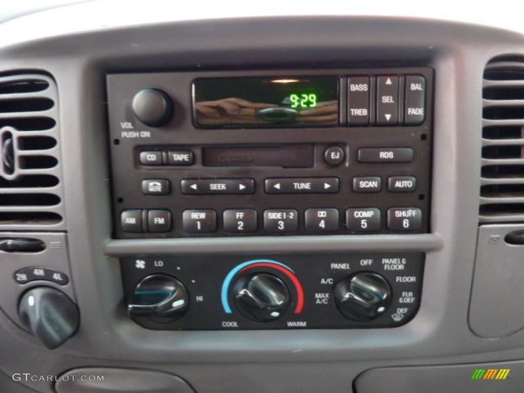 2002 F150 XLT SuperCrew 4x4 - Toreador Red Metallic / Medium Graphite photo #18
