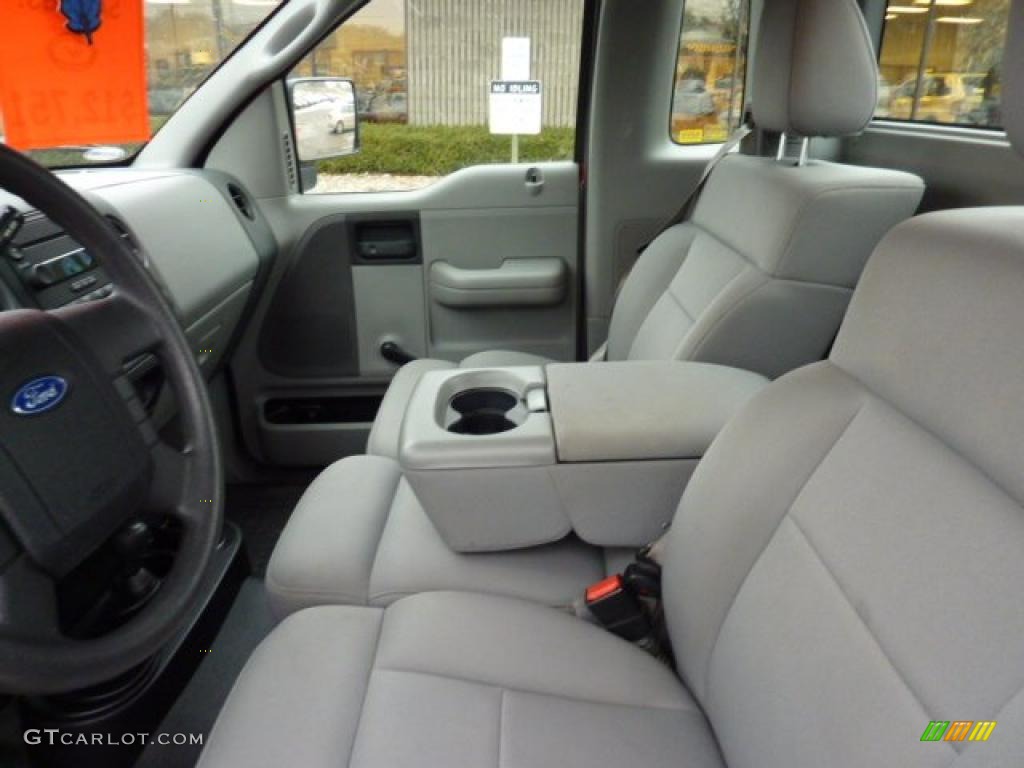 Medium Flint Grey Interior 2005 Ford F150 STX Regular Cab 4x4 Photo #41319274