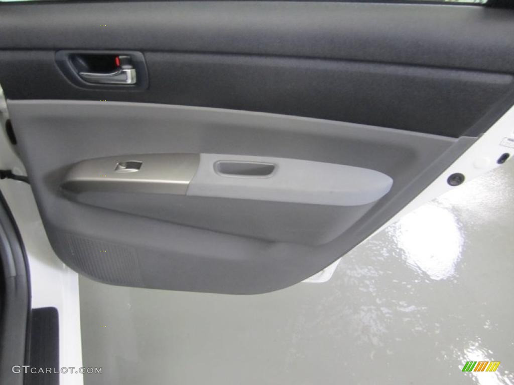 2006 Toyota Prius Hybrid Gray Door Panel Photo #41321198