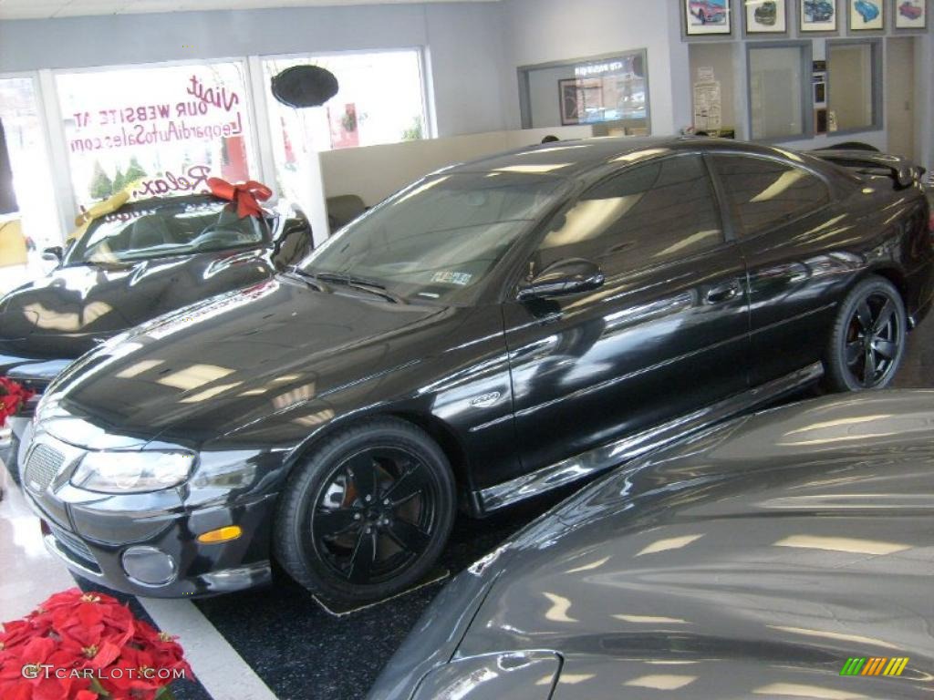 2004 GTO Coupe - Phantom Black Metallic / Red photo #1