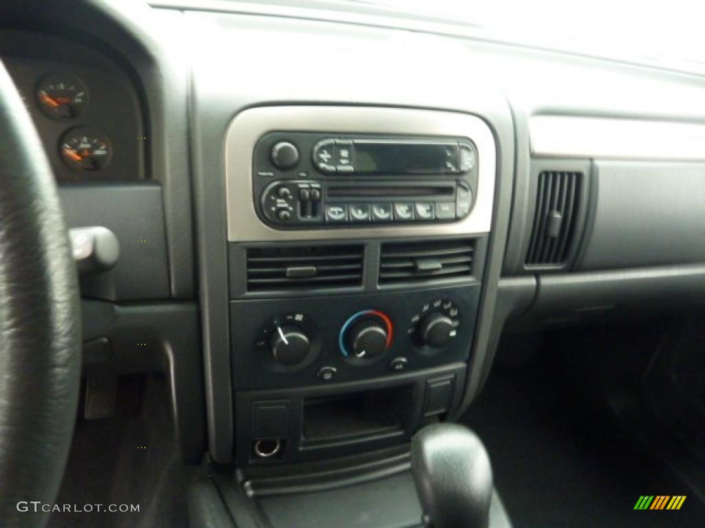 2004 Grand Cherokee Laredo 4x4 - Light Pewter Metallic / Dark Slate Gray photo #13