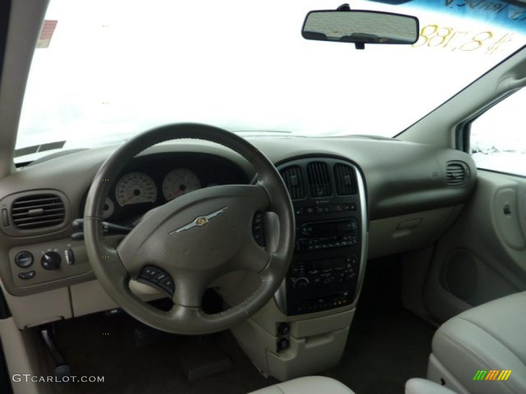 2005 Town & Country Touring - Atlantic Blue Pearl / Medium Slate Gray photo #9