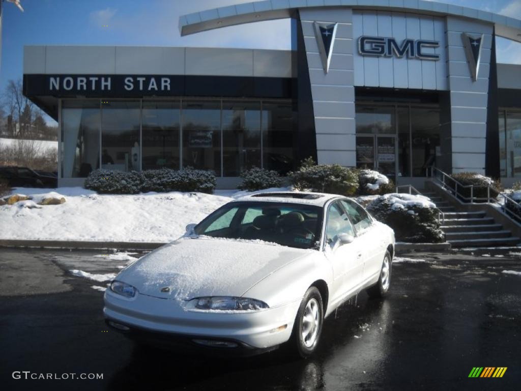 1998 Aurora  - White Diamond Pearl / Neutral photo #1