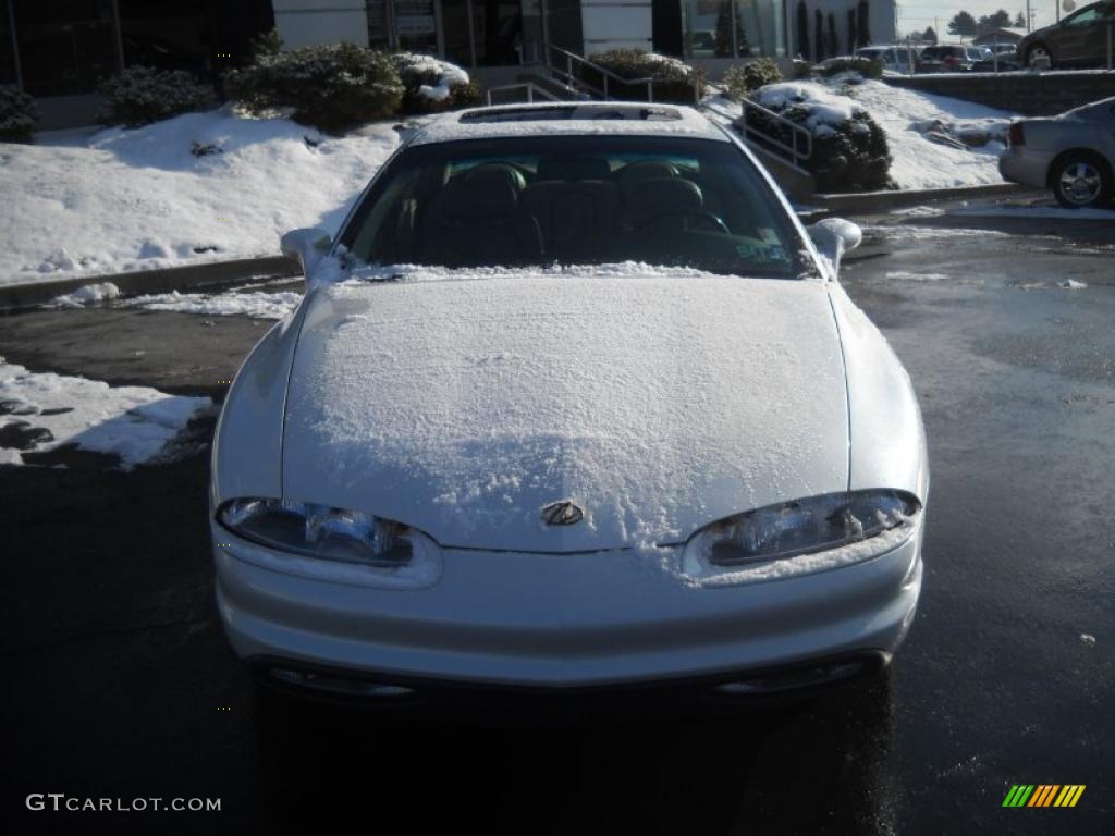 1998 Aurora  - White Diamond Pearl / Neutral photo #2