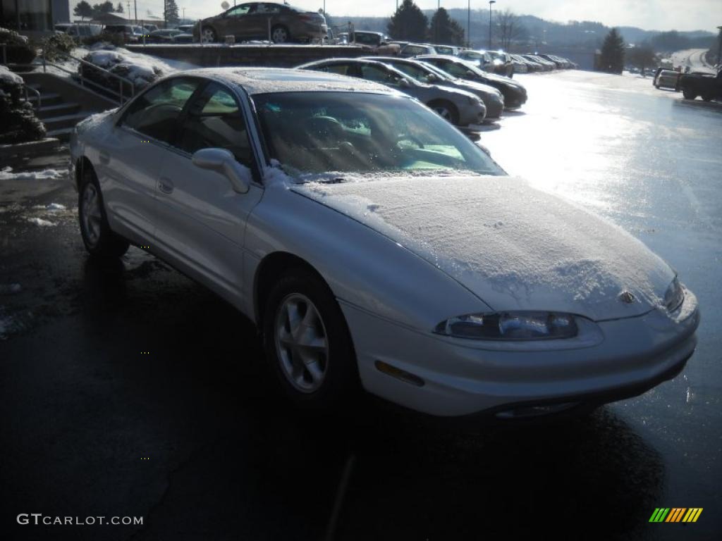 1998 Aurora  - White Diamond Pearl / Neutral photo #3