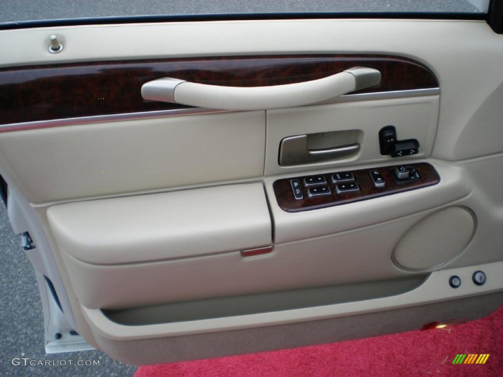 2007 Lincoln Town Car Signature Light Camel Door Panel Photo #41334471