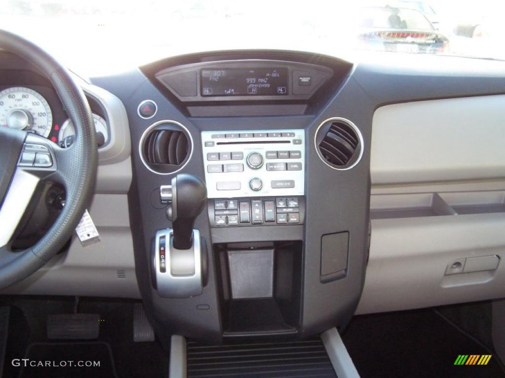 2010 Honda Pilot EX Controls Photo #41334503