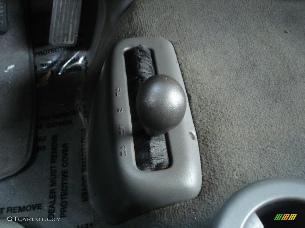 2004 Silverado 1500 LS Extended Cab 4x4 - Sandstone Metallic / Dark Charcoal photo #16