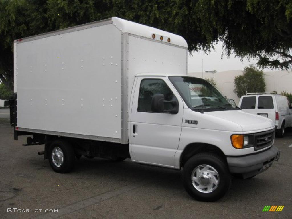 Oxford White 2005 Ford E Series Cutaway E350 Commercial Utility Truck Exterior Photo #41335635
