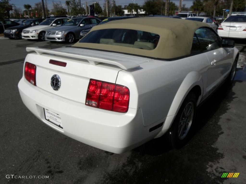 2005 Mustang V6 Premium Convertible - Performance White / Medium Parchment photo #11