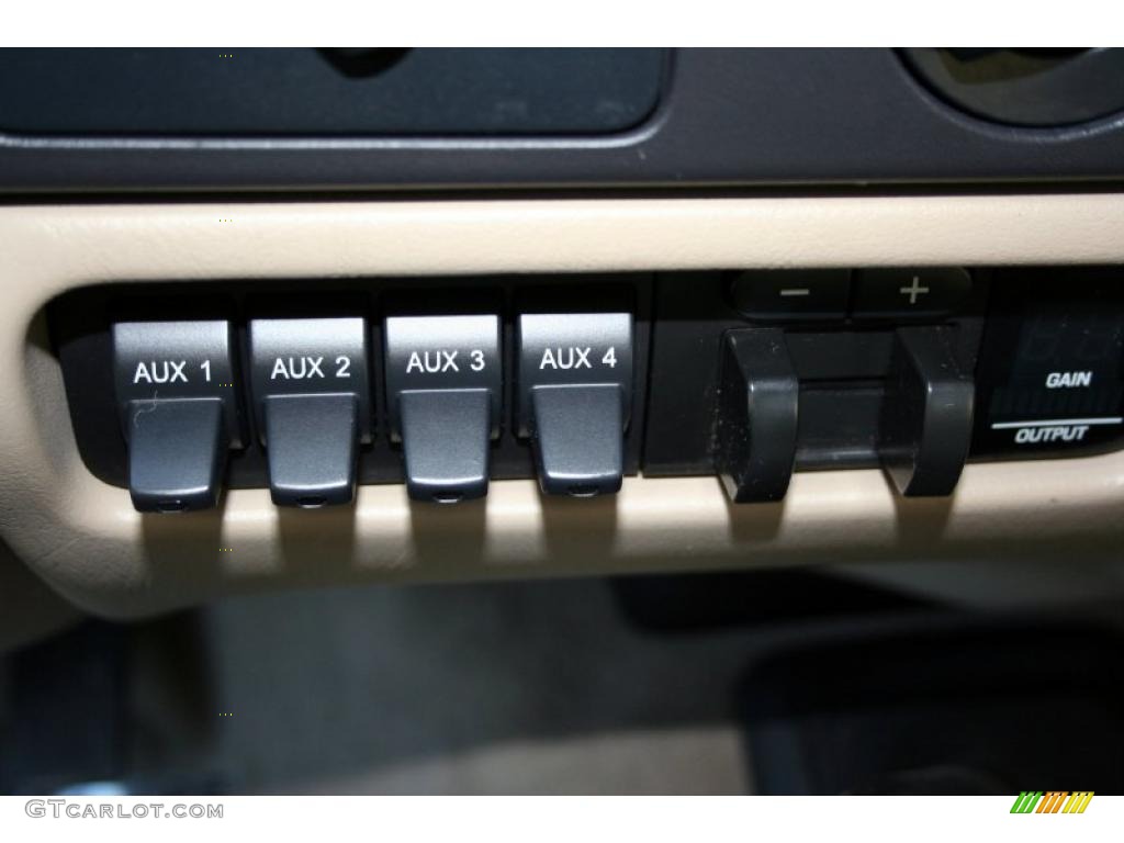 2005 Ford F250 Super Duty XLT SuperCab 4x4 Controls Photo #41345527