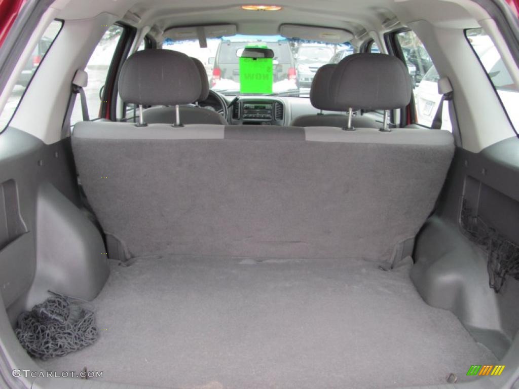 2003 Ford Escape XLS V6 4WD Trunk Photo #41353631