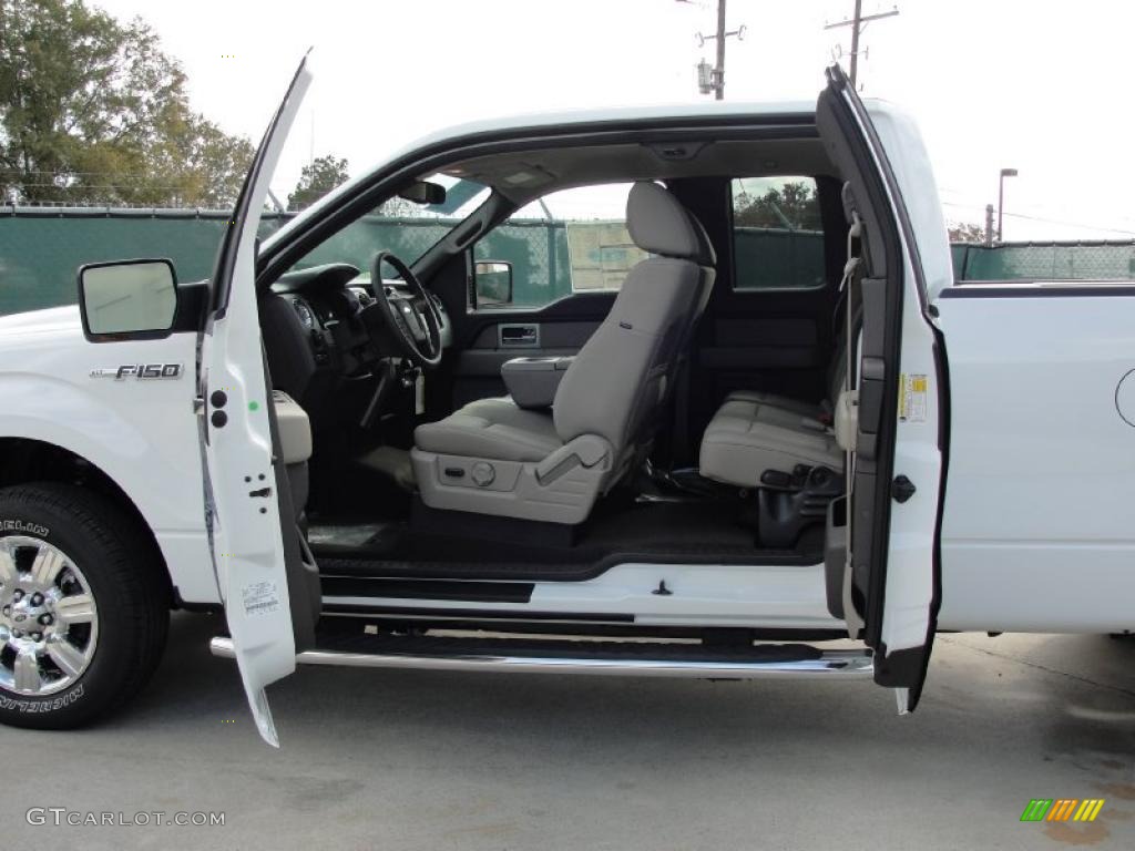 2010 F150 XLT SuperCab - Oxford White / Medium Stone photo #19