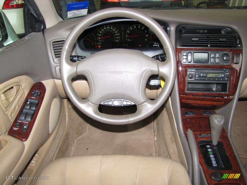 2002 Mitsubishi Diamante LS Dashboard Photos