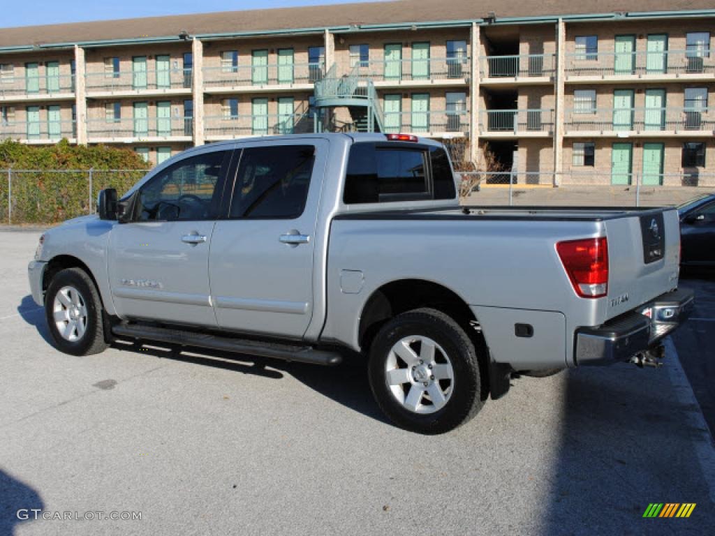 Radiant Silver 2005 Nissan Titan LE Crew Cab 4x4 Exterior Photo #41358495