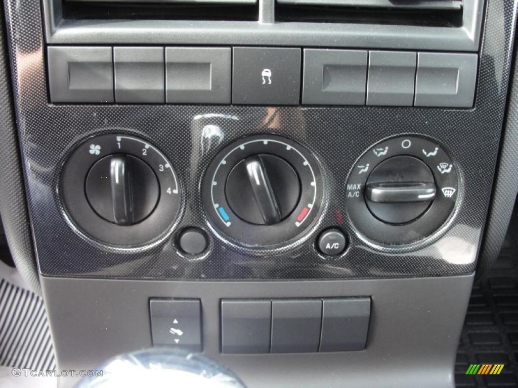 2009 Ford Explorer Sport Trac XLT Controls Photos
