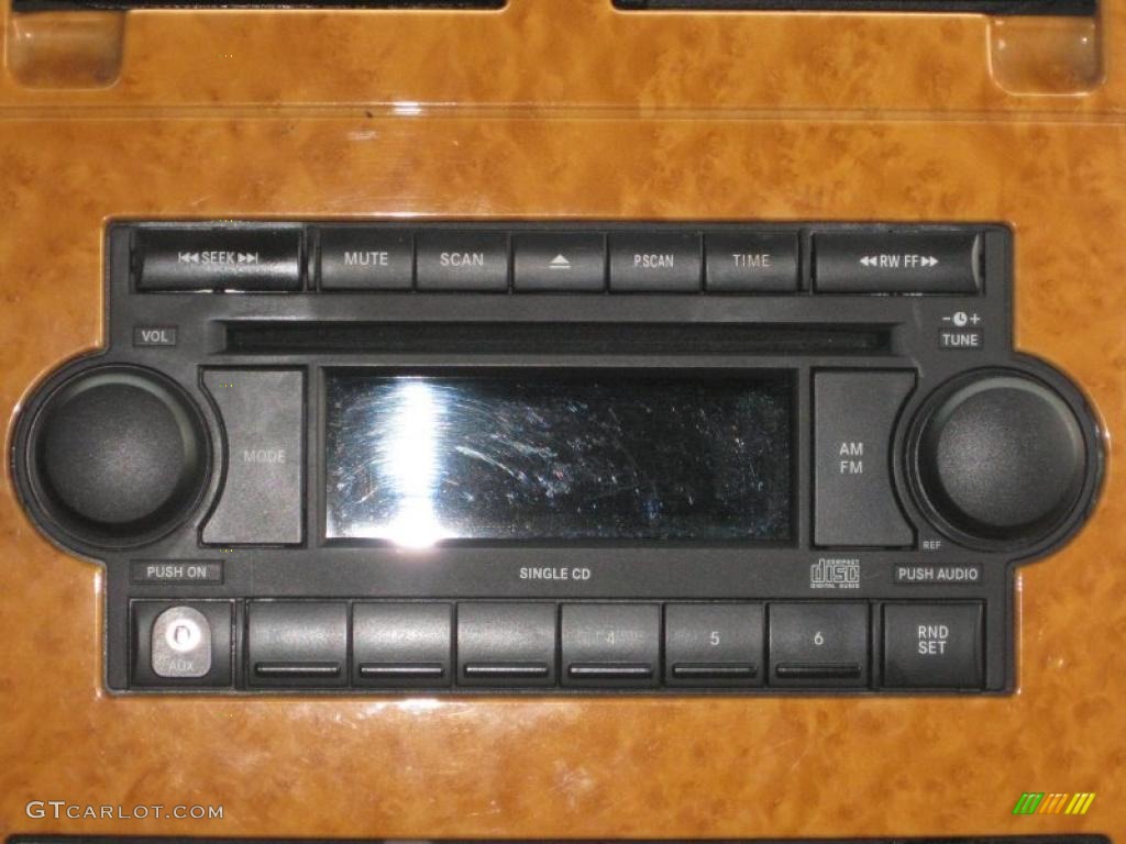 2007 Chrysler Aspen Limited 4WD Controls Photo #41361935