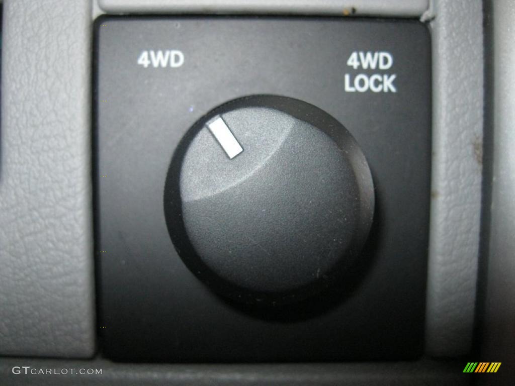 2007 Chrysler Aspen Limited 4WD Controls Photo #41362247