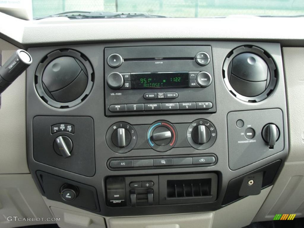 2008 Ford F250 Super Duty XL SuperCab 4x4 Controls Photo #41362391