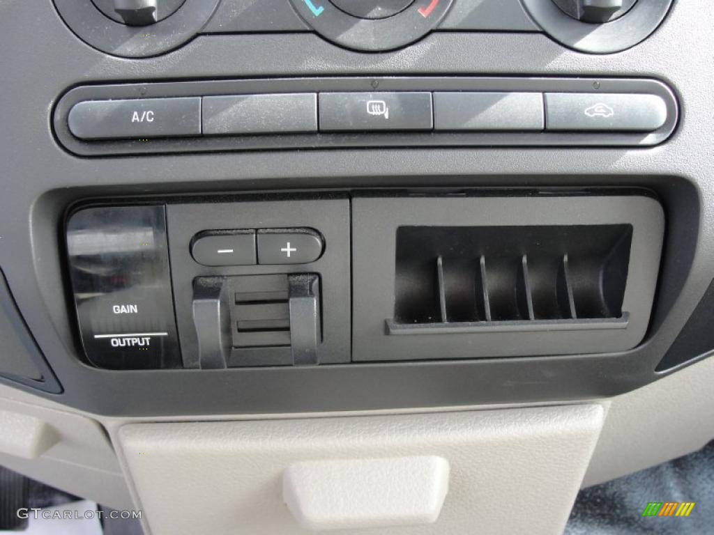 2008 Ford F250 Super Duty XL SuperCab 4x4 Controls Photo #41362451