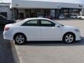 Super White - Camry SE Photo No. 5