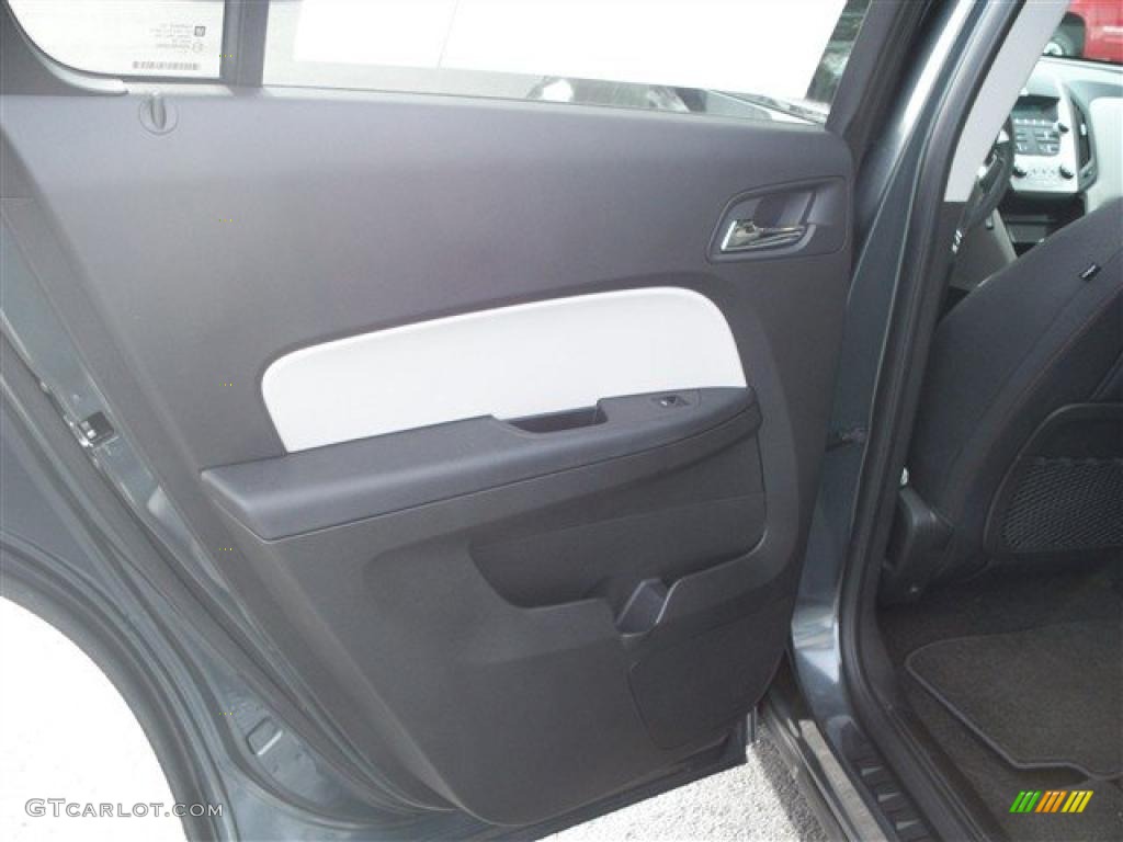 2011 Chevrolet Equinox LT AWD Light Titanium/Jet Black Door Panel Photo #41364615