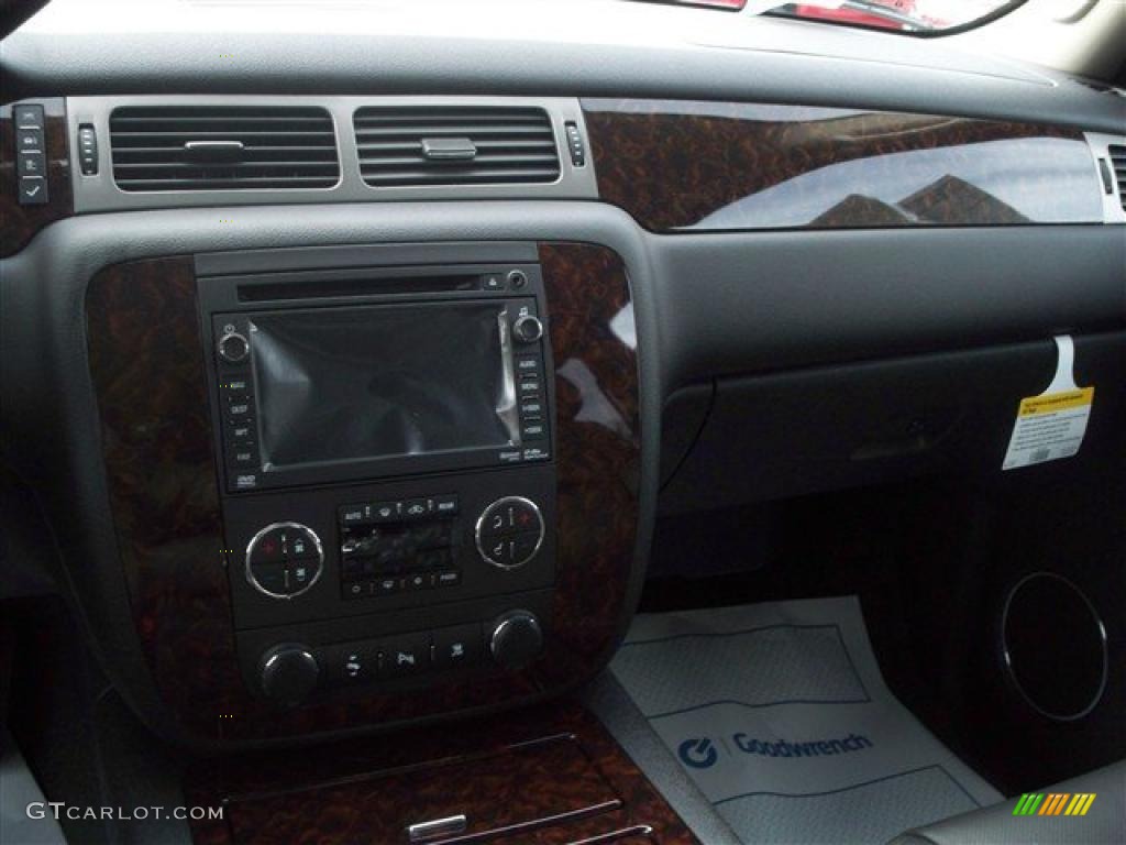 2011 Yukon Denali AWD - Pure Silver Metallic / Ebony photo #24