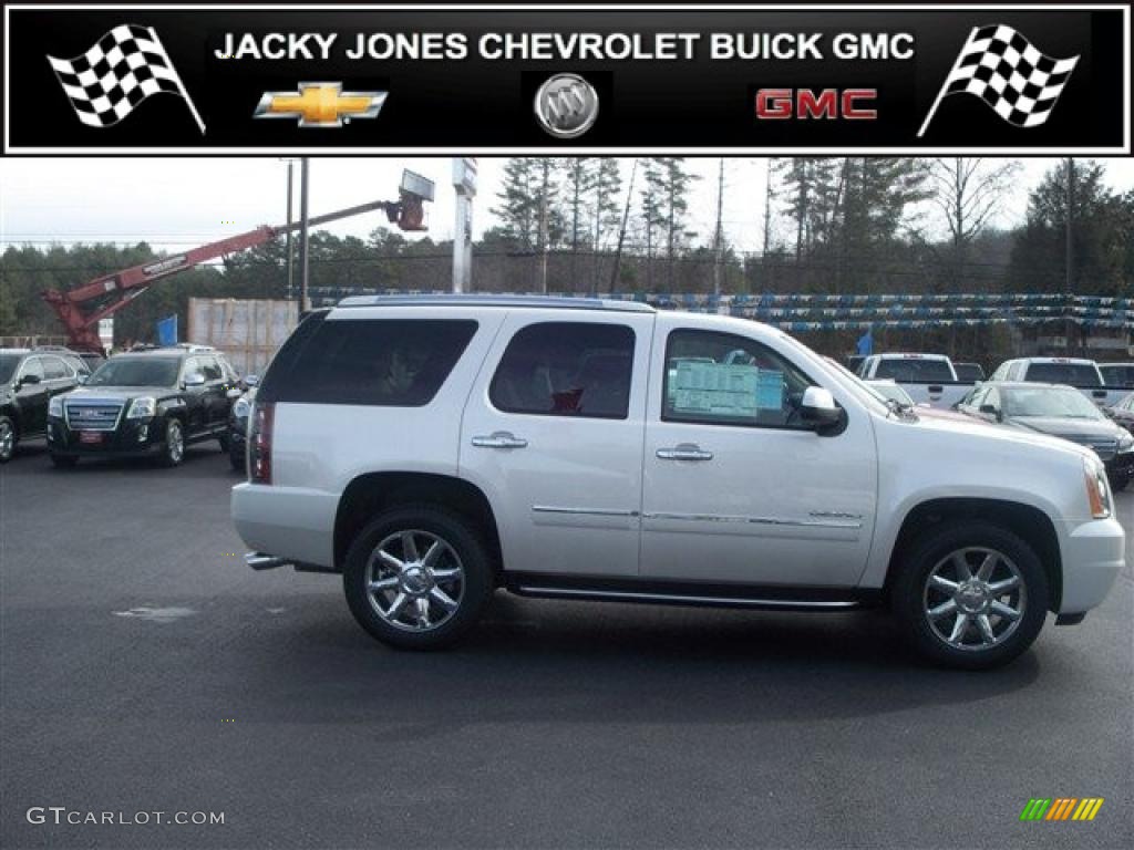 White Diamond Tintcoat GMC Yukon