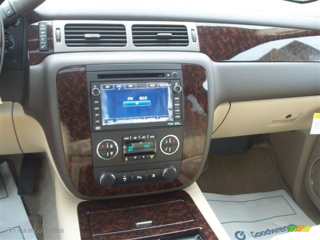 2011 GMC Yukon XL Denali AWD Controls Photo #41368327