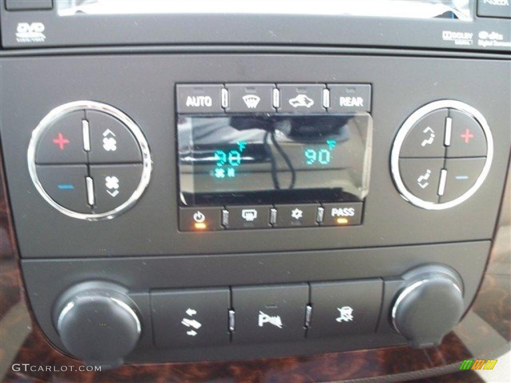 2011 GMC Yukon XL Denali AWD Controls Photo #41368471