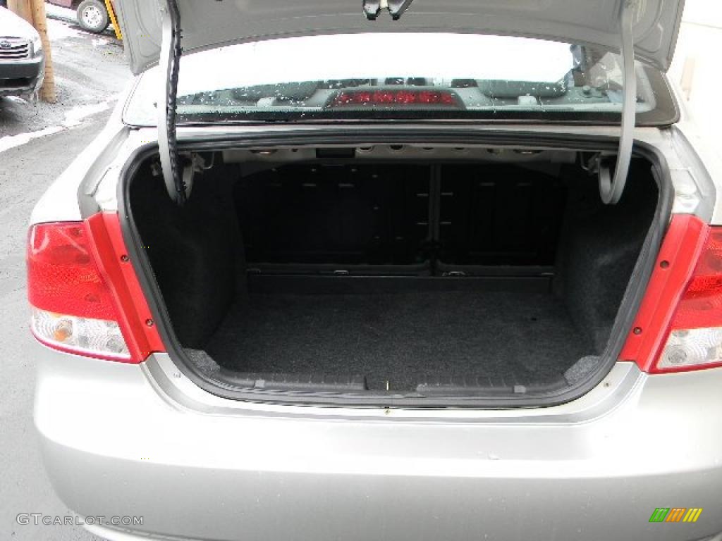 2005 Chevrolet Aveo LS Sedan Trunk Photos