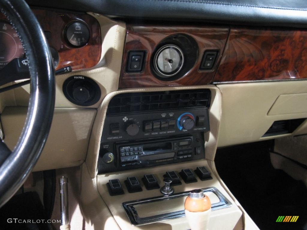 1988 Aston Martin V8 Vantage Volante Controls Photo #4137395