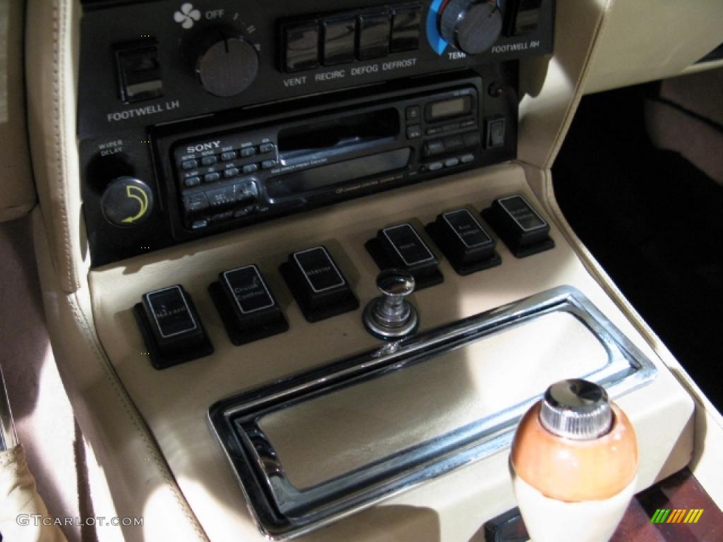 1988 Aston Martin V8 Vantage Volante Controls Photos