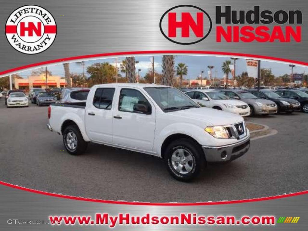 Avalanche White Nissan Frontier