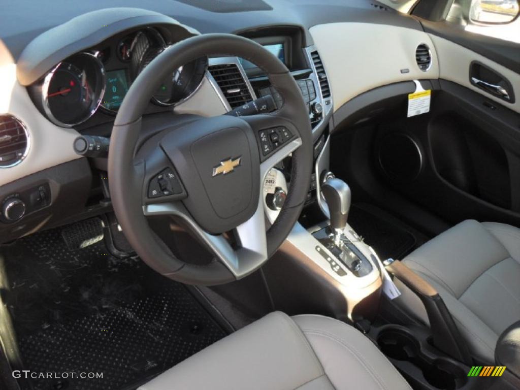 Cocoa/Light Neutral Leather Interior 2011 Chevrolet Cruze LTZ Photo #41376168