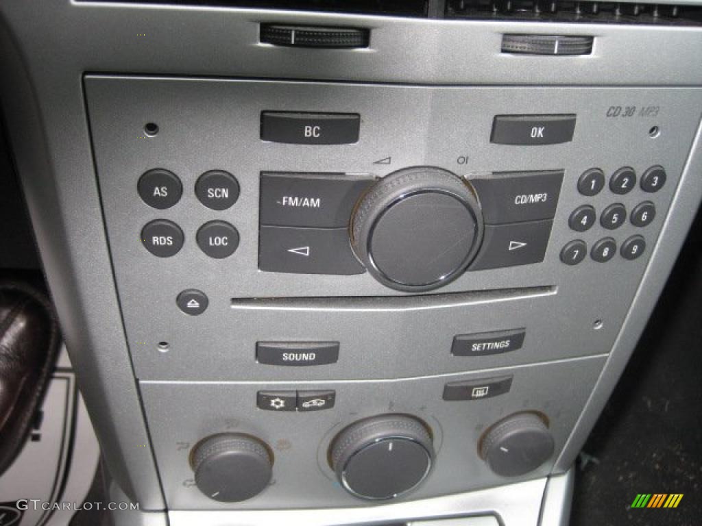 2008 Saturn Astra XR Sedan Controls Photo #41377068