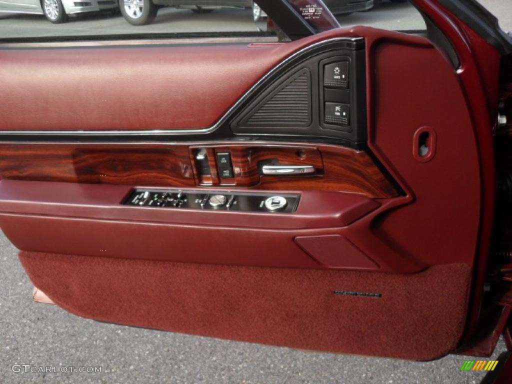 1999 Buick LeSabre Custom Sedan Medici Red Door Panel Photo #41378332