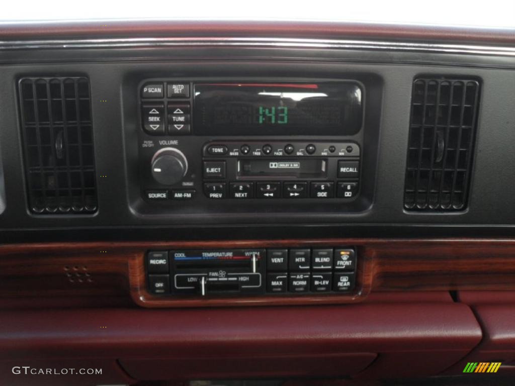 1999 Buick LeSabre Custom Sedan Controls Photo #41378372