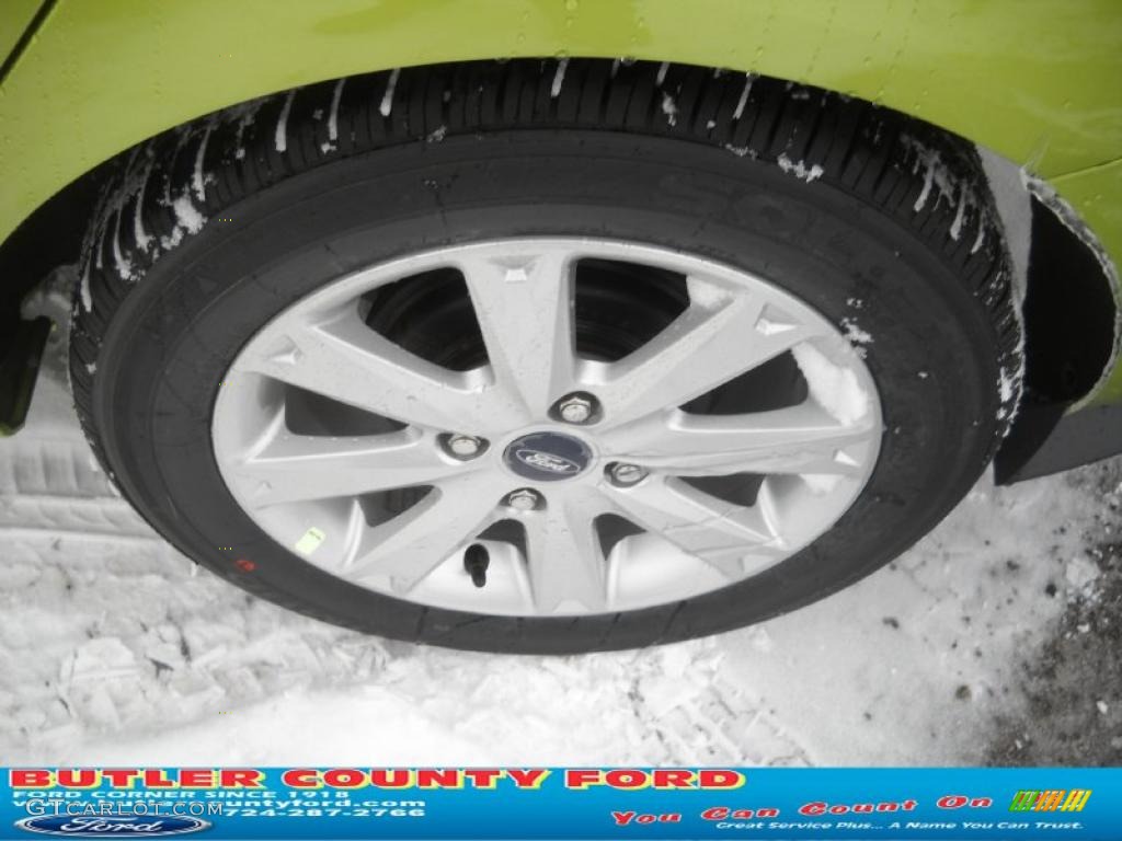 2011 Fiesta SE Sedan - Lime Squeeze Metallic / Charcoal Black/Blue Cloth photo #14