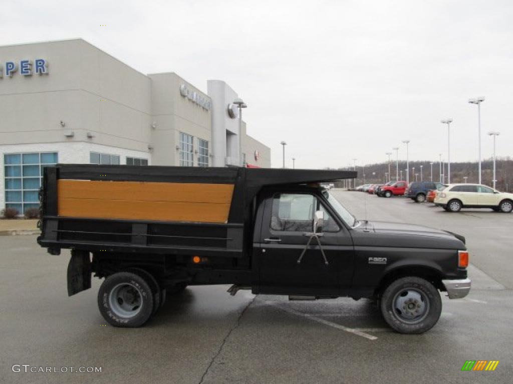 1987 F350 XLT Regular Cab 4x4 Dump Truck - Black / Dark Red photo #2