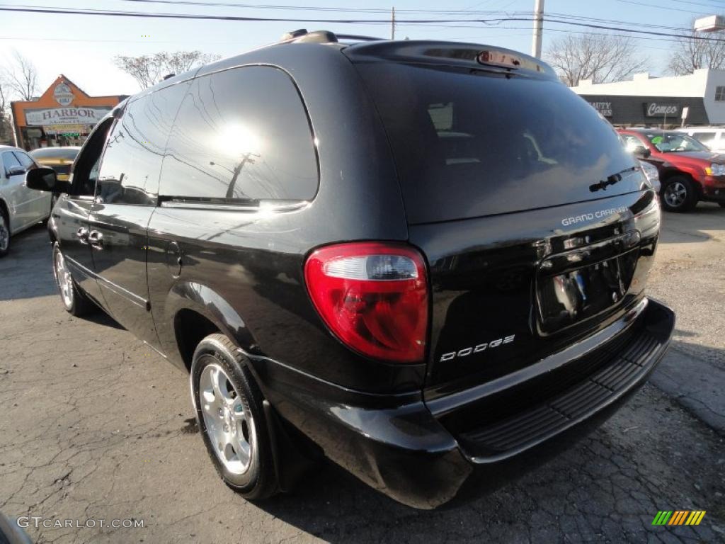 2004 Grand Caravan SXT - Brilliant Black Crystal Pearl / Medium Slate Gray photo #3