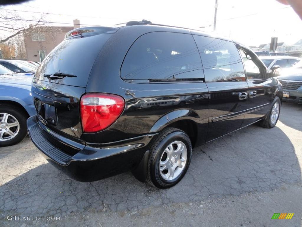 2004 Grand Caravan SXT - Brilliant Black Crystal Pearl / Medium Slate Gray photo #4